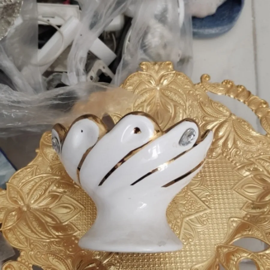 بستنی خوری یا آجیل خوری