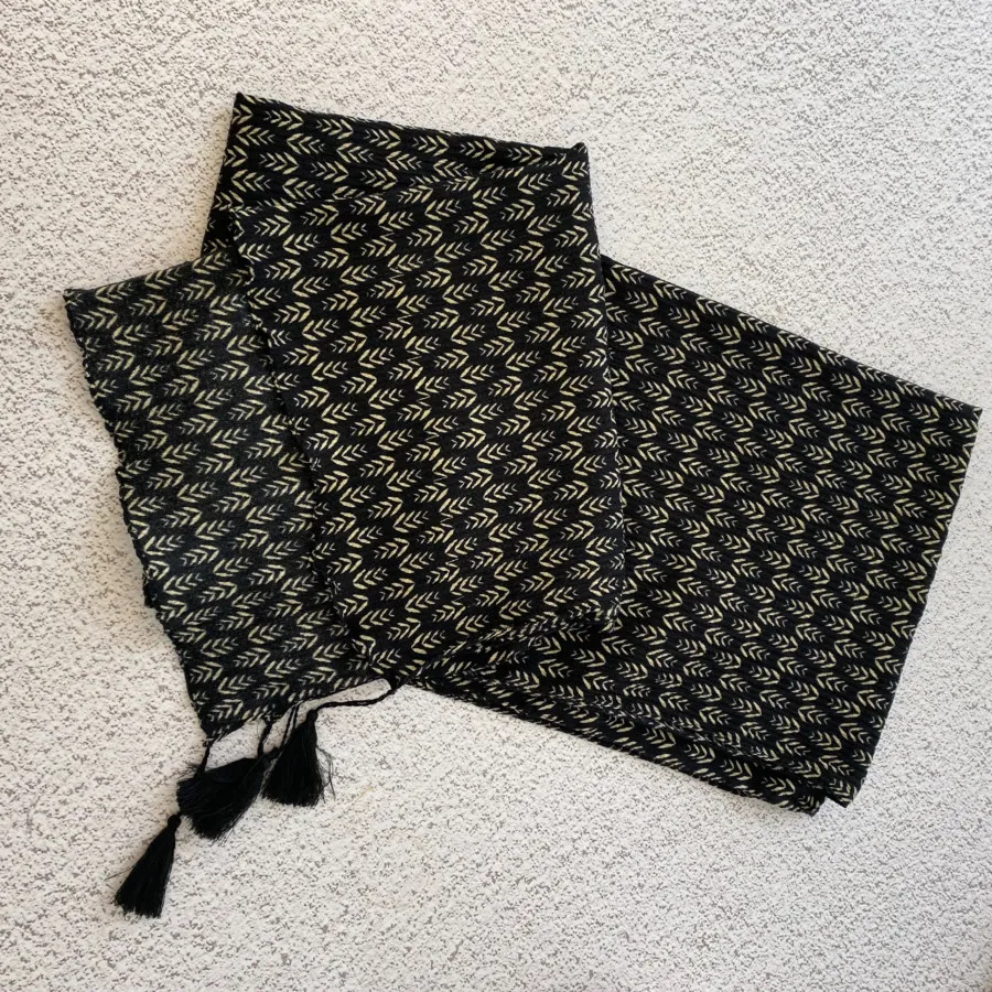 شال مشکی طرحدار