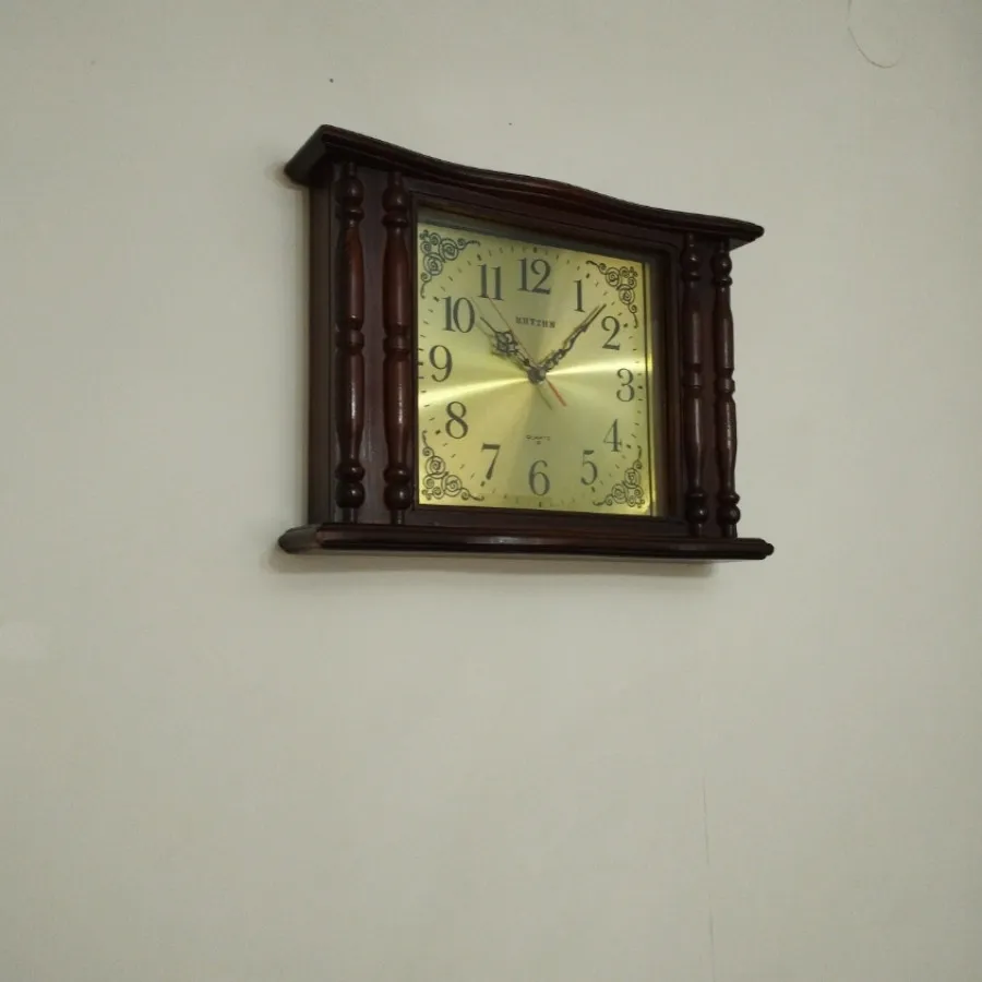ساعت دیواری چوبی