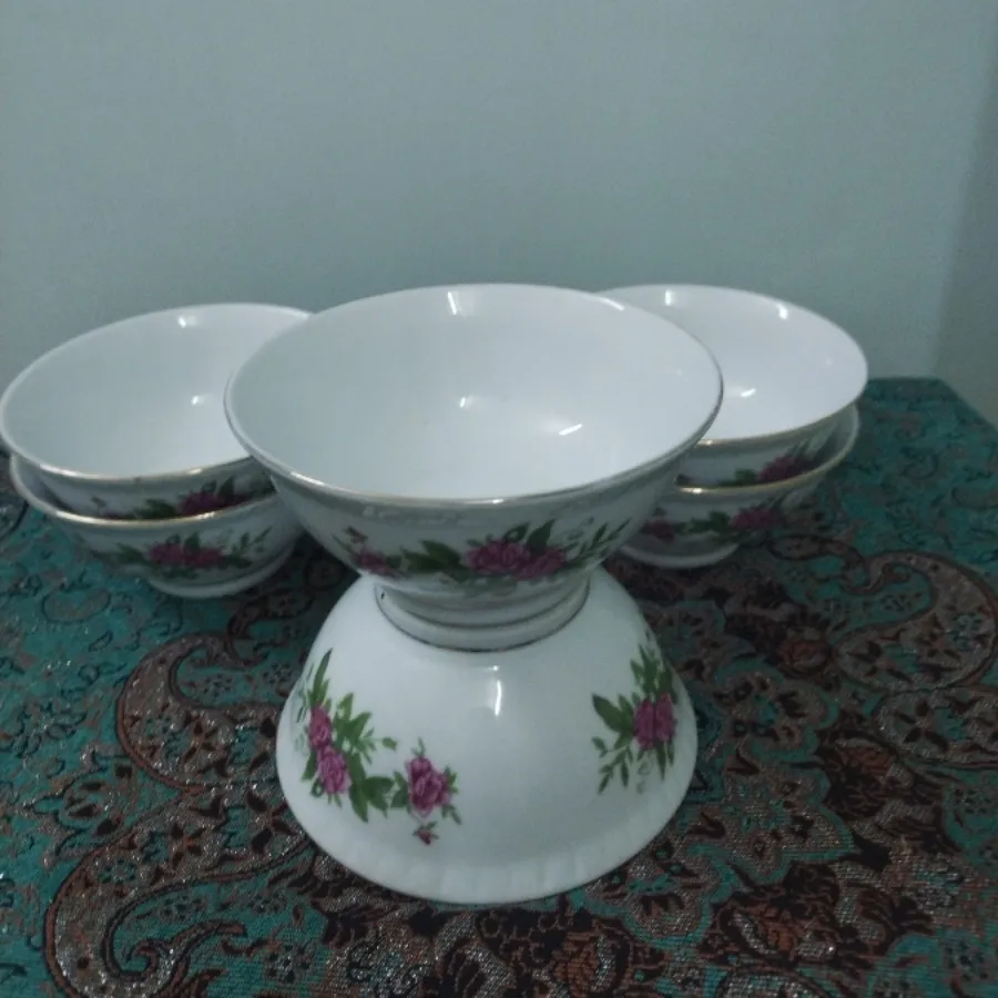 کاسه یا پیاله گل سرخی
