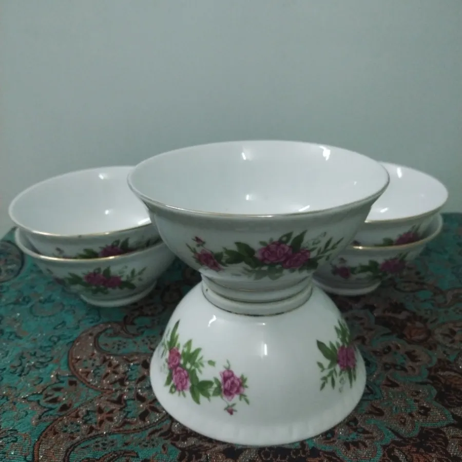 کاسه یا پیاله گل سرخی