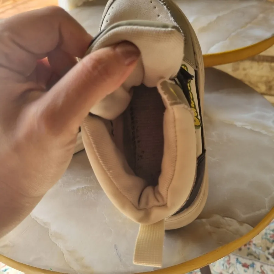 کفش بچگانه