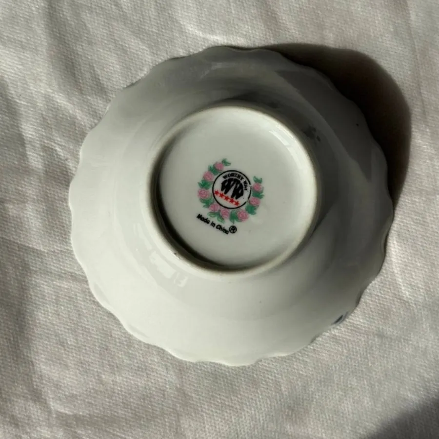 ماست خوری گلسرخی لبچین