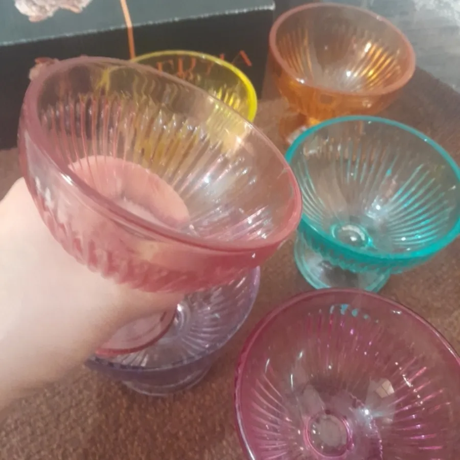 بستنی خوری شیشه ای