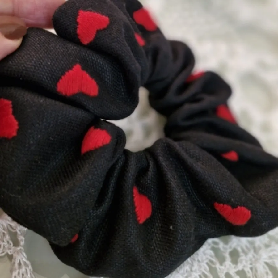 اکسسوری مو گلدوزی شده