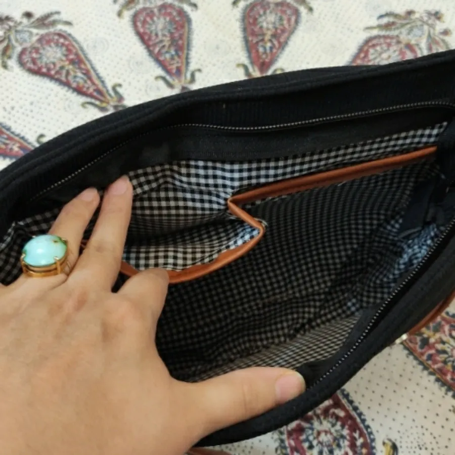 کیف دانشجویی. جادار