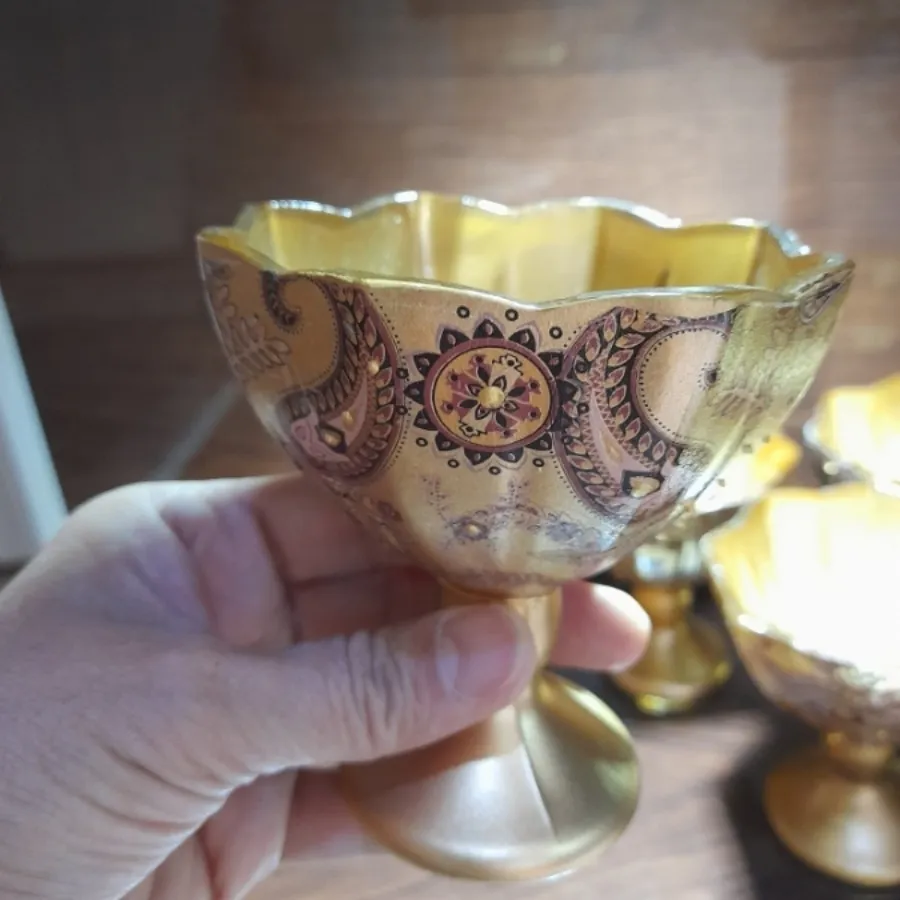 6 عدد ظروف پایه دار