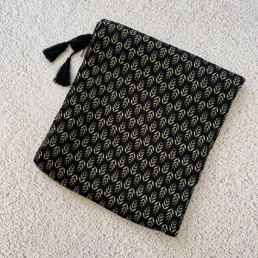 شال مشکی طرحدار