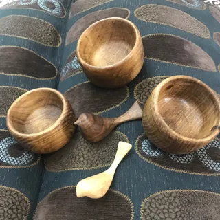 گنجشک و پیاله چوبی