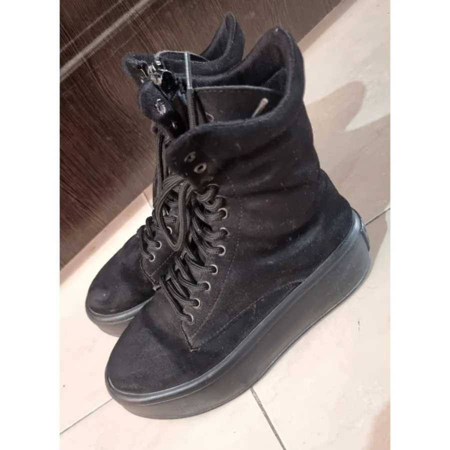 کفش برشکا ، زارا