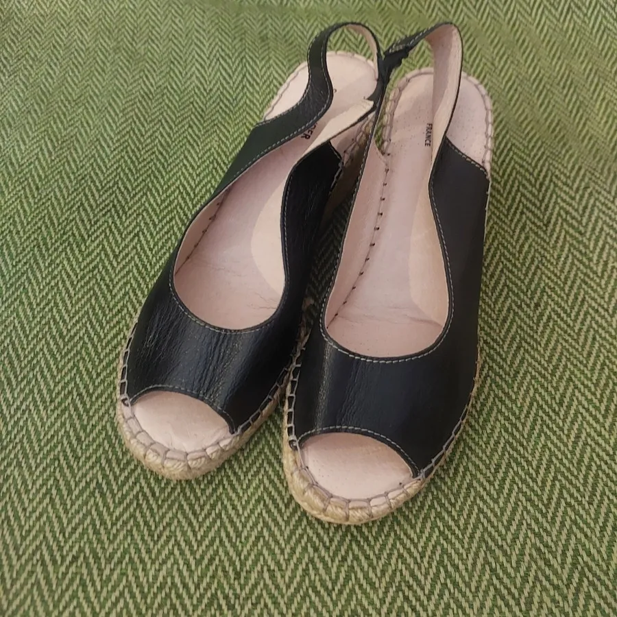 صندل چرم مشکی