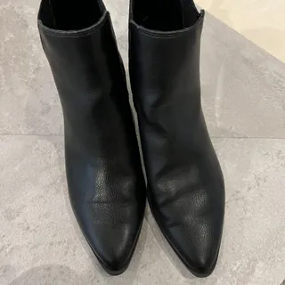 بوت H&M