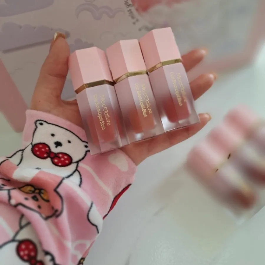 رژگونه پددار مایع
