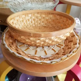 دو عدد سبد حصیری چوبی