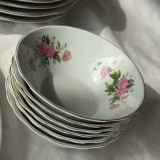 ماست خوری گلسرخی لبچین