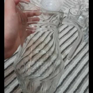 تعدادی ظروف شیشه ای