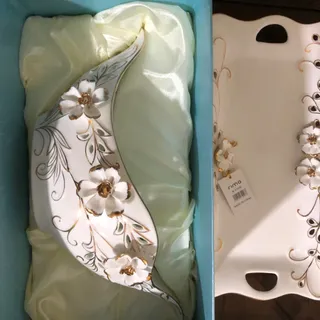 سینی و آجیل خوری