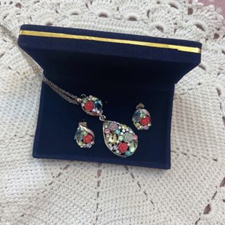 گردنبند و گوشواره