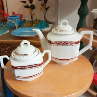 قوری و قندان چینی