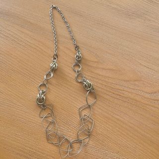 گردنبند آویز رو لباسی