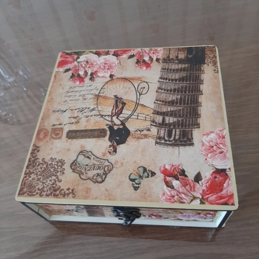 ساعت جعبه ای کادوی زیبا