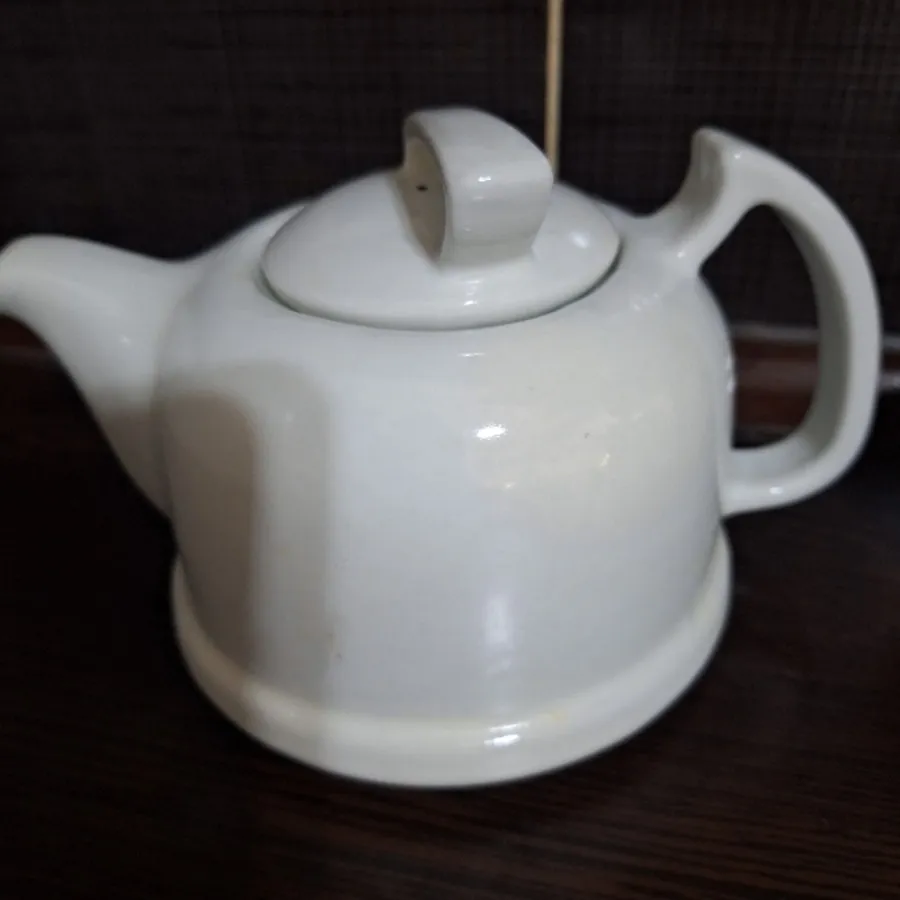 قوری سفید چینی