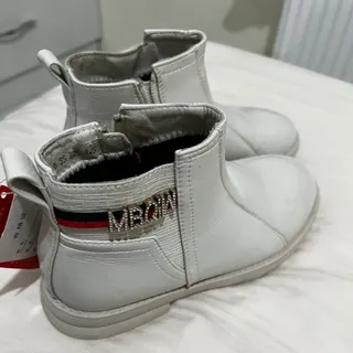 بوت دخترانه