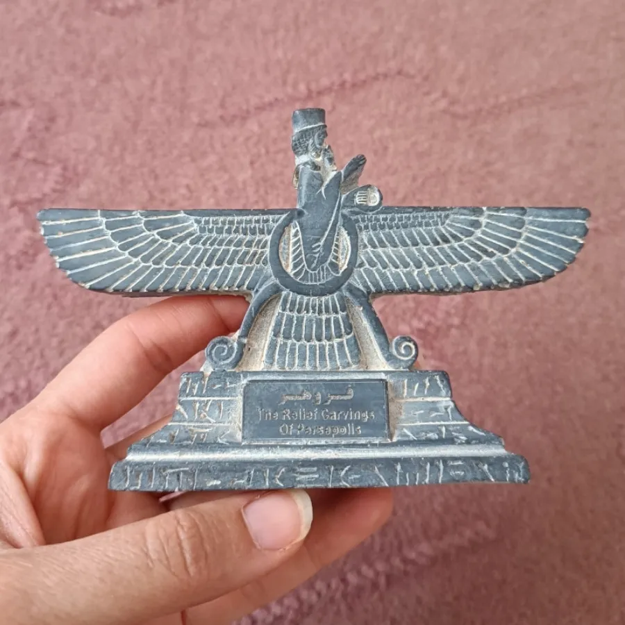 مجسمه فروهر