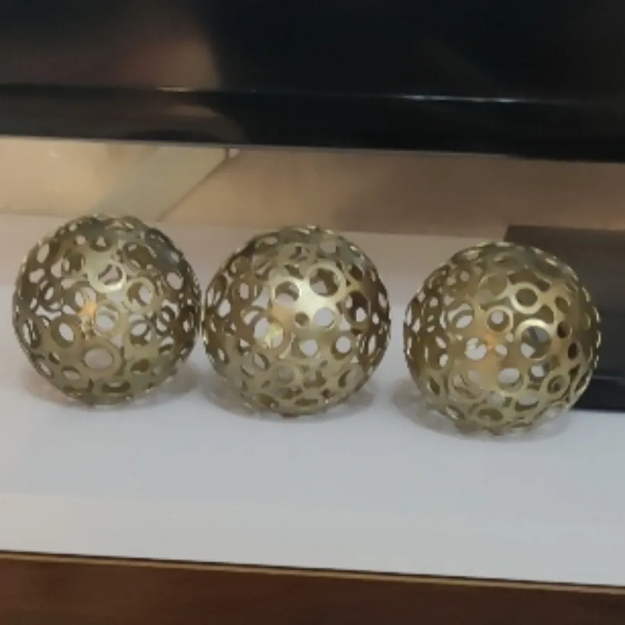 دکوری گوی فلزی دکوری