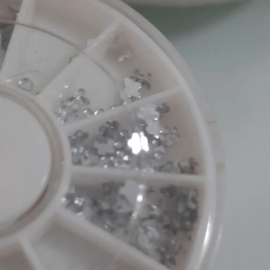 نگین ناخن