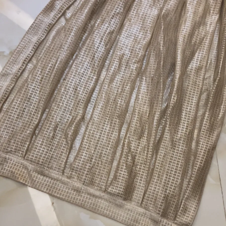 پرده پشت پنحره ای