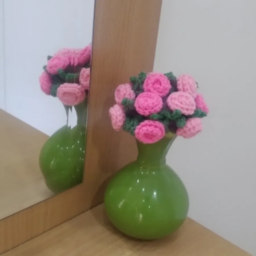 دسته گل بافتنی رز صورتی