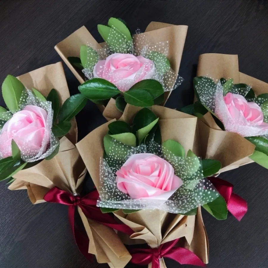 شاخه گل روبانی