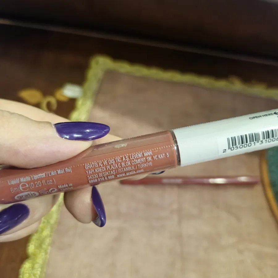 خط لب و رژ Revlon آمریکا