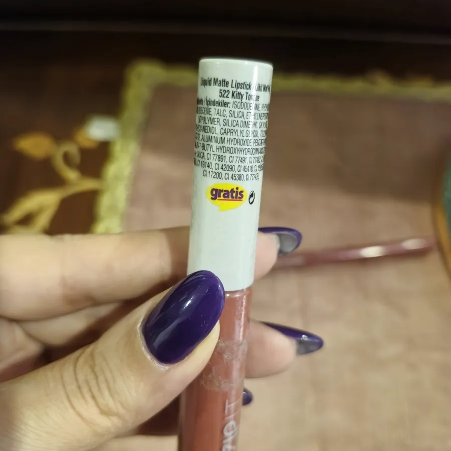 خط لب و رژ Revlon آمریکا