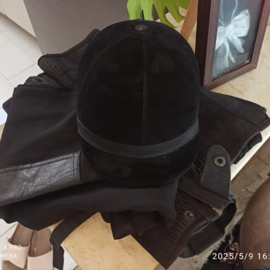 کلاه و شلوار اسب سوار ی