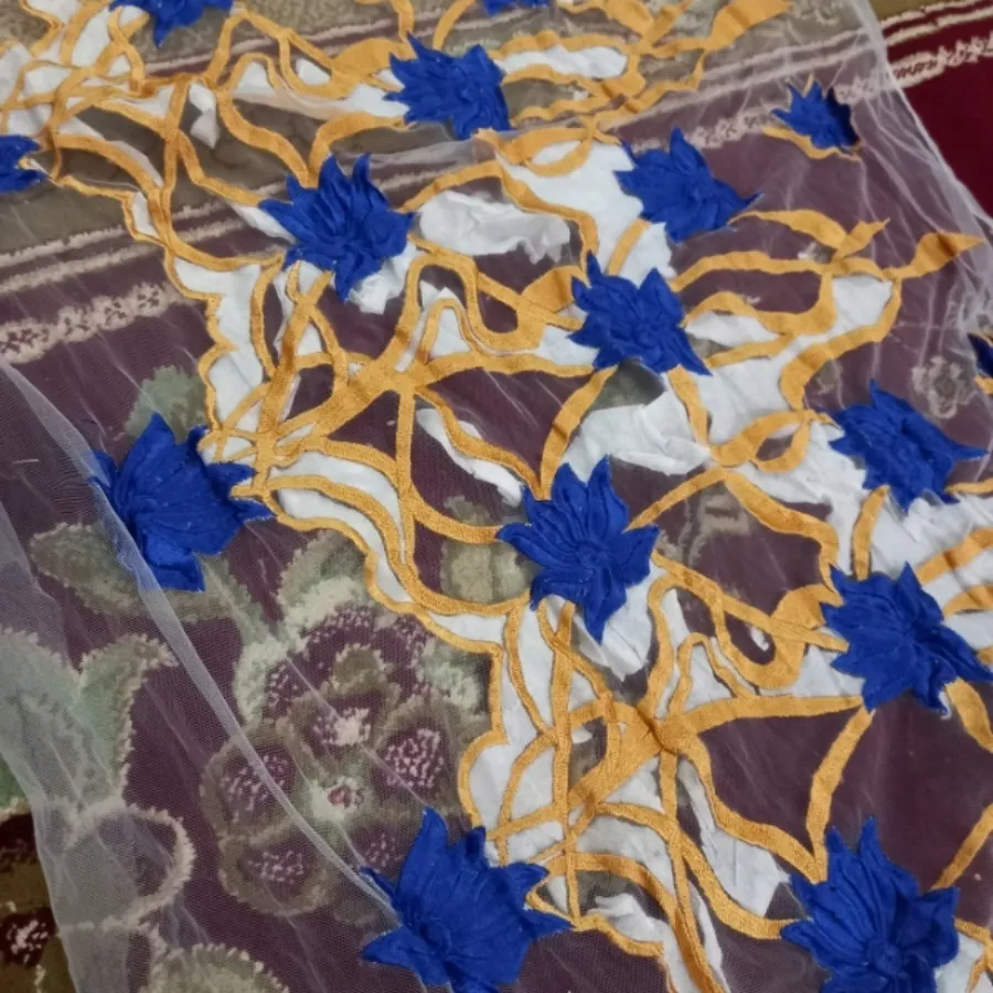پارچه گلدوزی شده آبی