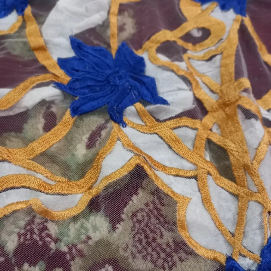 پارچه گلدوزی شده آبی
