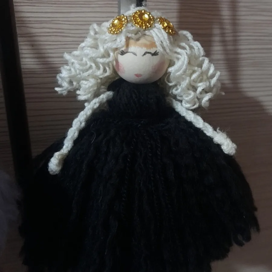عروسک آویز