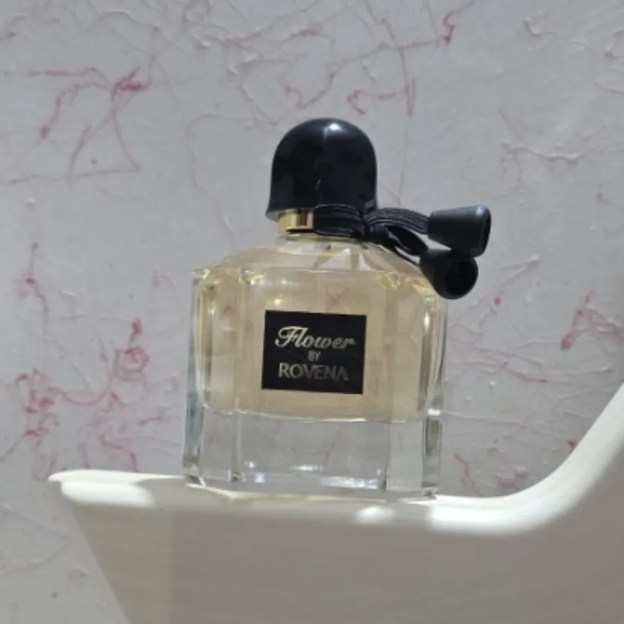 عطر گوجی فلورا