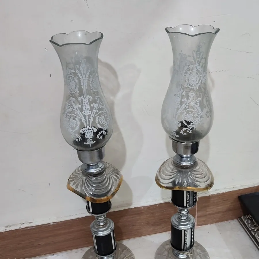اینه ودوعددشمعدان ویک میز