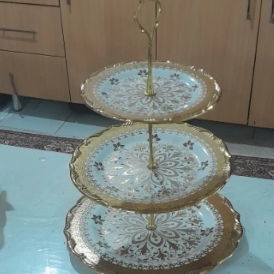 شیرینی خوری سه طبقه طلایی
