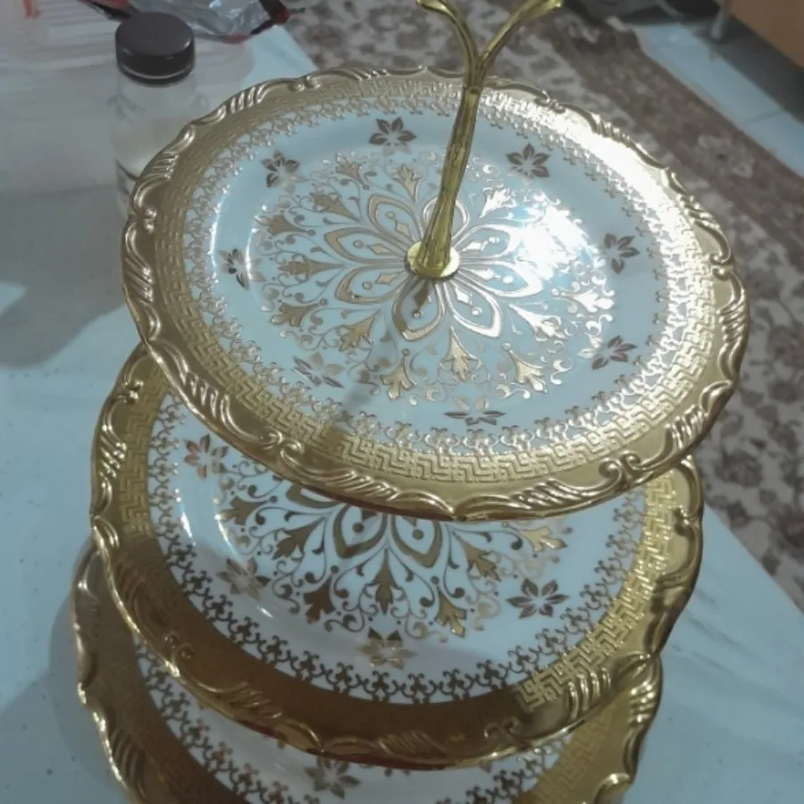 شیرینی خوری سه طبقه طلایی