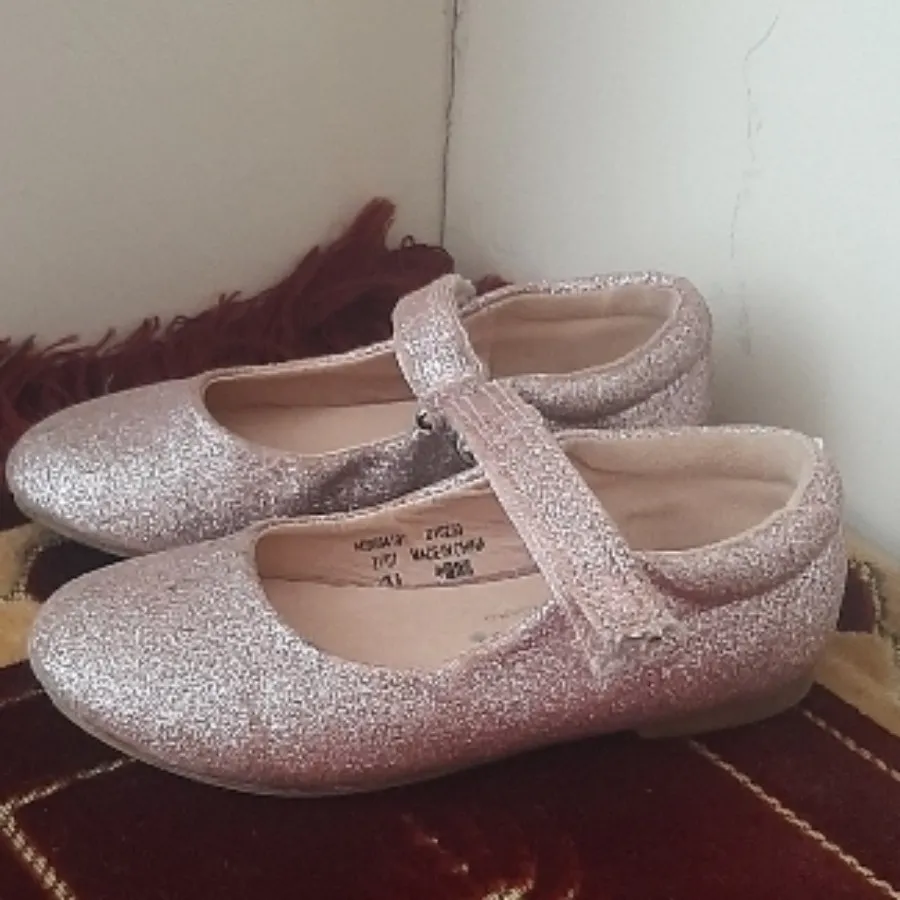 کفش عروسکی