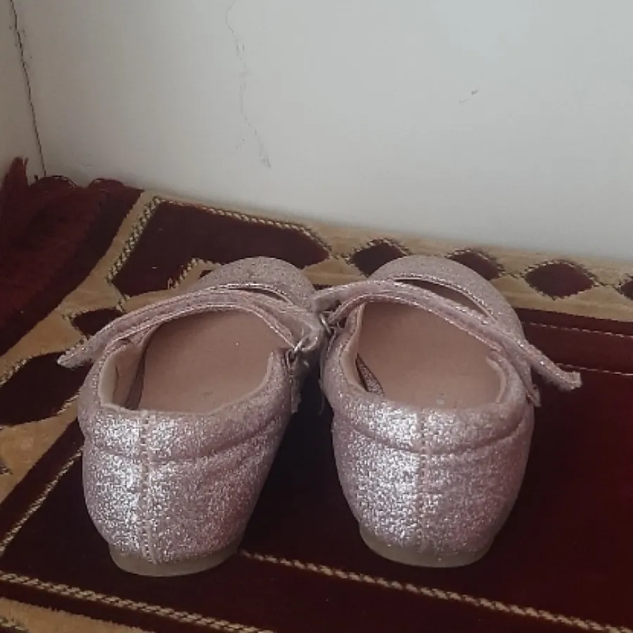 کفش عروسکی