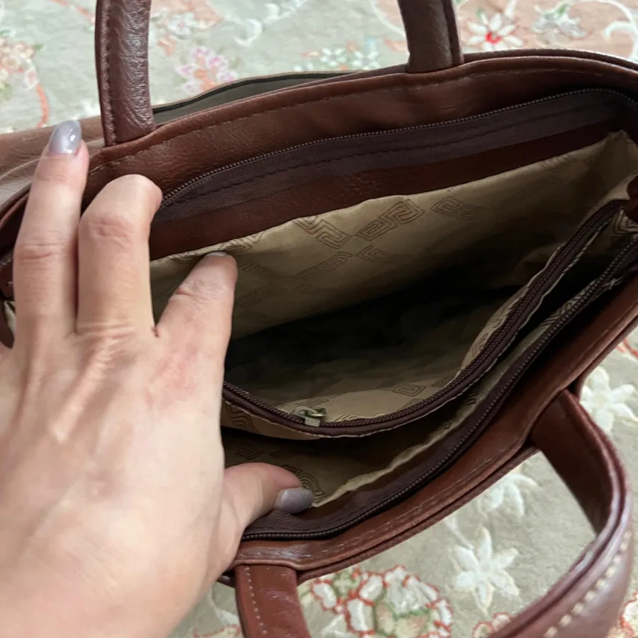 کیف دیپلمات ایستادت