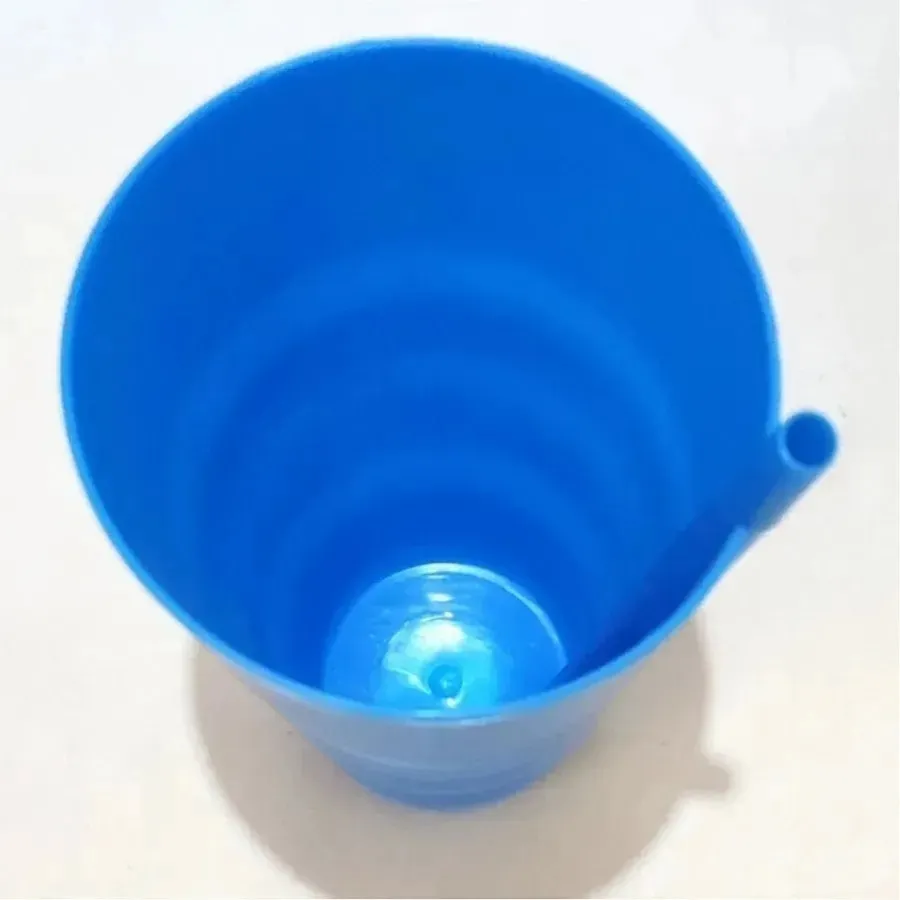 لیوان نی دار