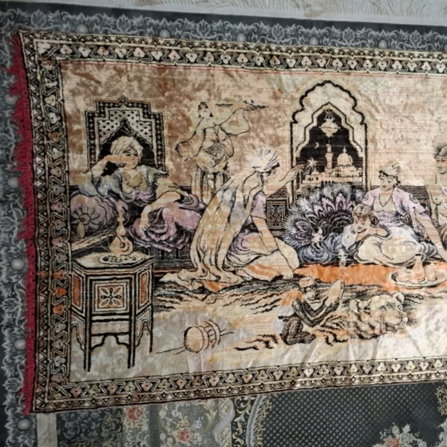 دیوار کوب بزرگ مخمل ?
