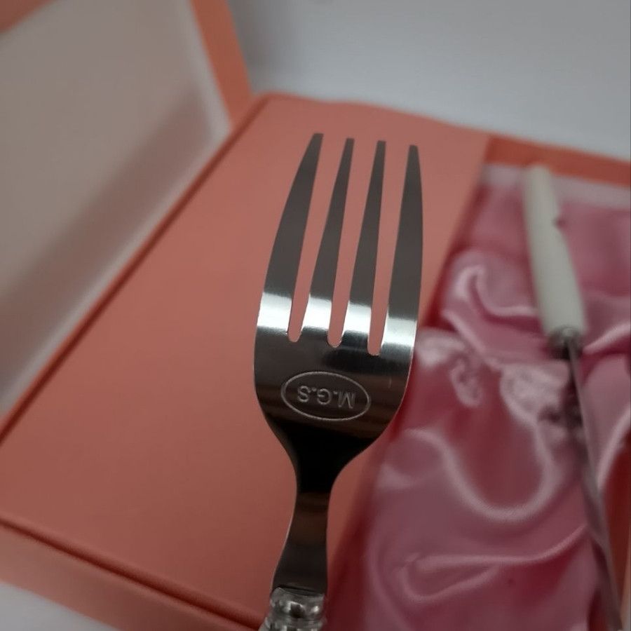 چاقو چنگال کارد