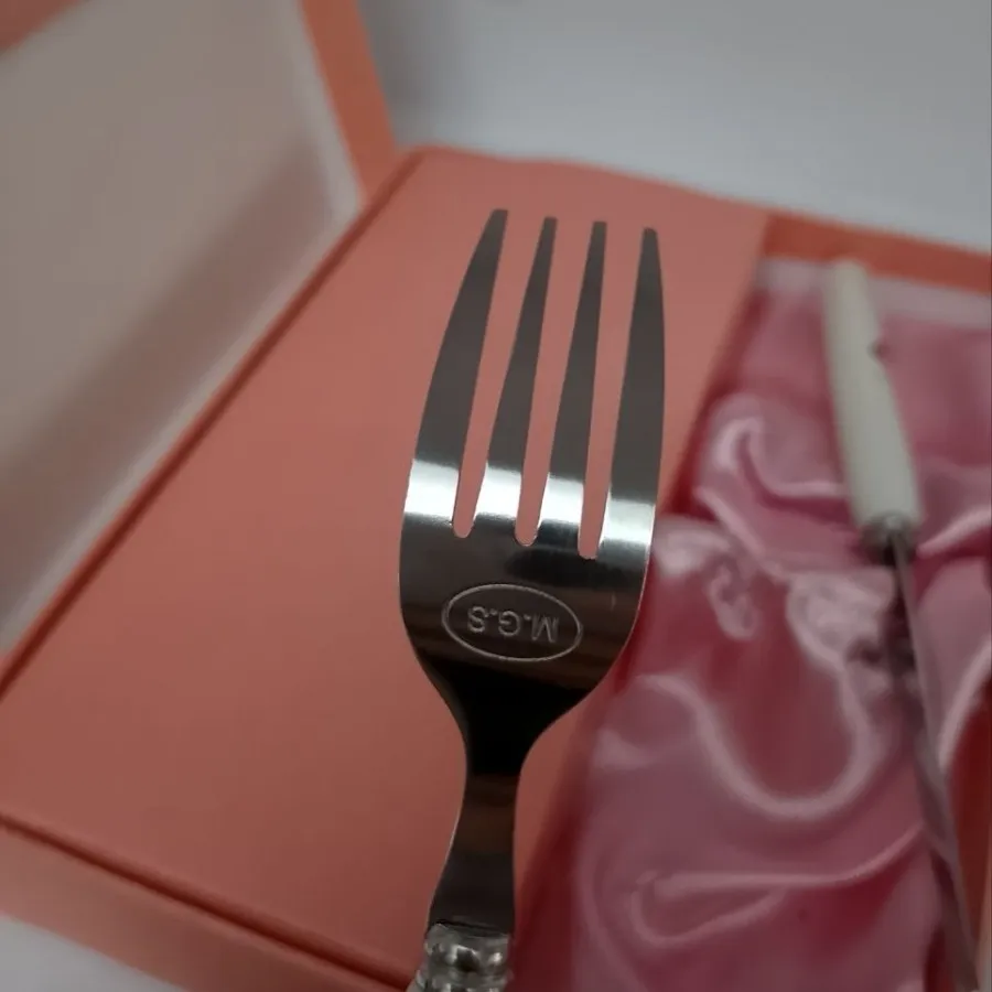 چاقو چنگال کارد